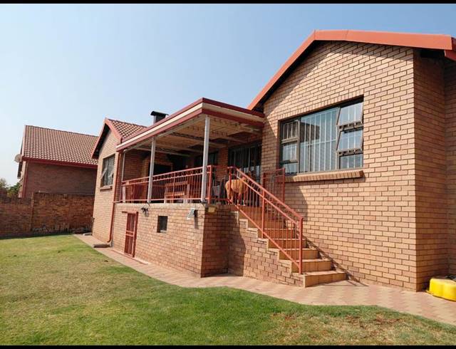 3 BEDROOM HOUSE FOR SALE IN MONTANA PARK